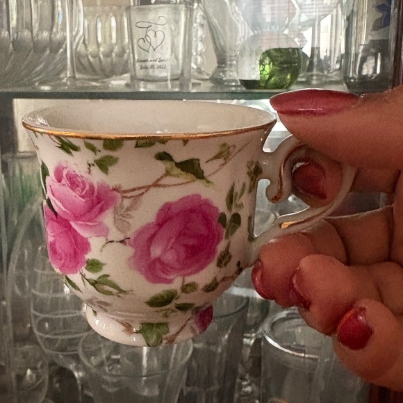 Tea cups and saucers set - Picture 7 of 8